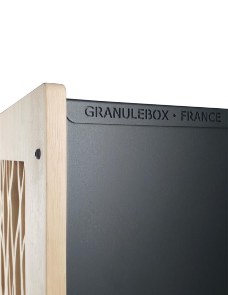 Granulebox noir pour ranger les sacs de granulés de bois en intérieur